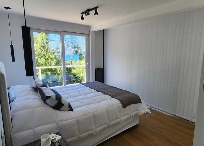Moderno Y Luminoso Con Vista Al Lago!